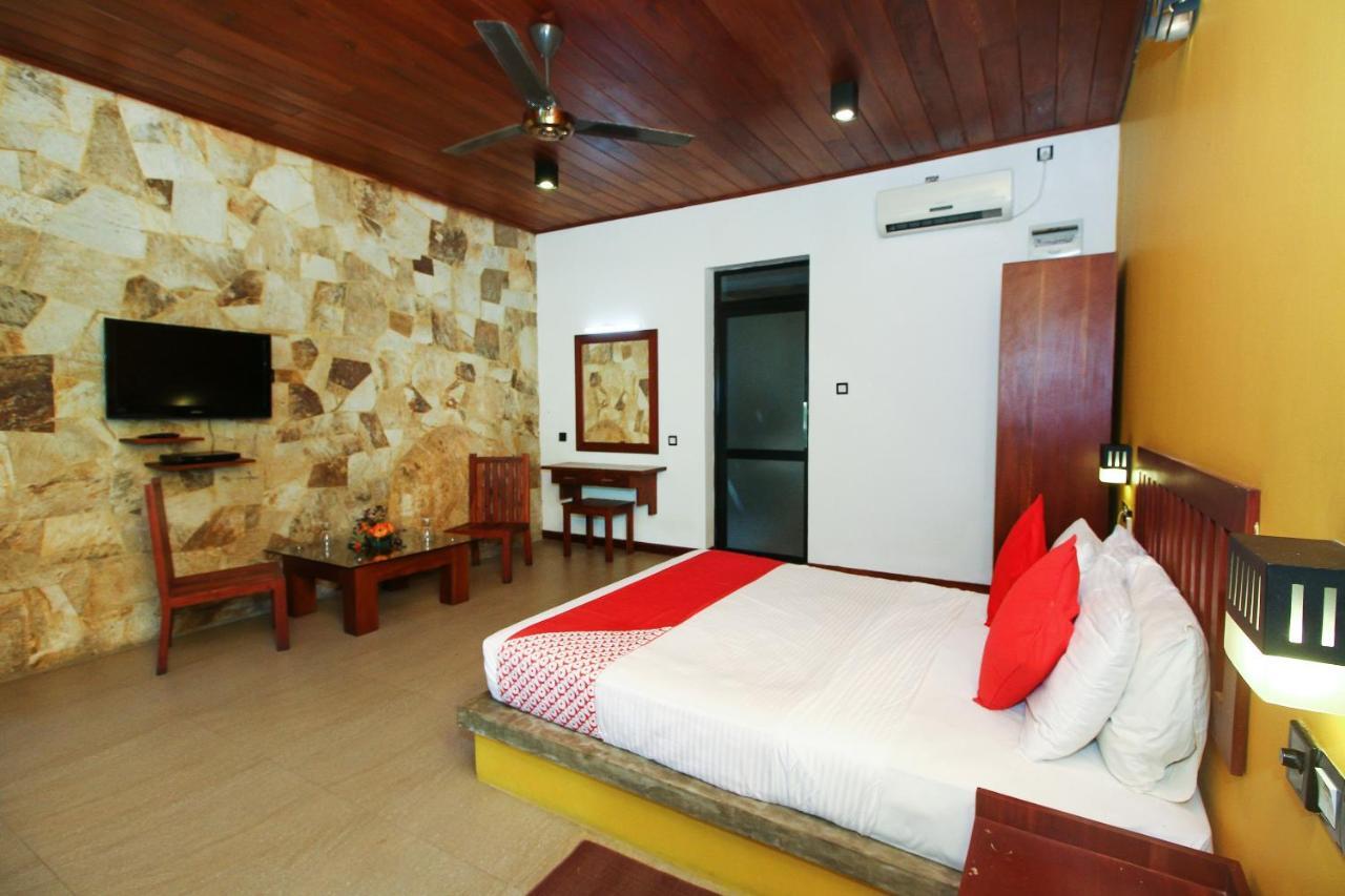 Oyo 471 Randiya Hotel โมราตูวา ภายนอก รูปภาพ